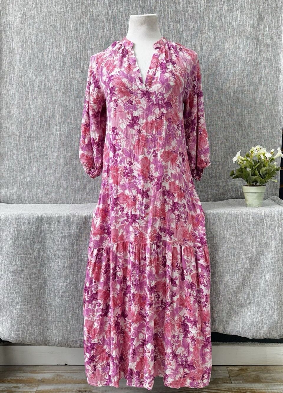Lush Floral Maxi Dress Medium Pink Purple Boho Tiered Summer V-Neck maxi Rayon
